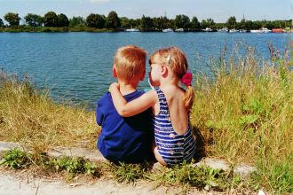 Kinder am Kanal