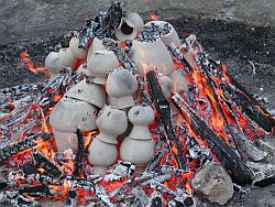 Der Schwarzbrand wird noch heute als traditionelles Handwerk im portugisischen Dorf Molelos betrieben. Foto: Tobias Werner