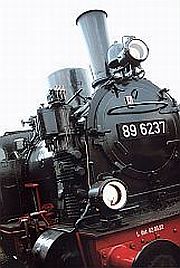 Auf dem Bild ist eine Dampflokomotive von vorne zu sehen. Foto: Eberhard Nowak