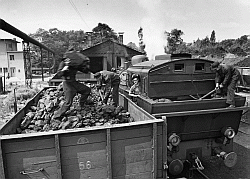 Viel Arbeit: die Handbekohlung einer Zechenbahn. Foto: RBH
